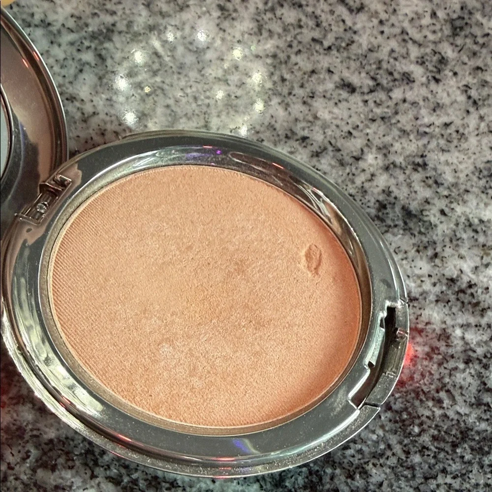 COVER FX the perfect light powder  Highlighter in Moonlight full size compact